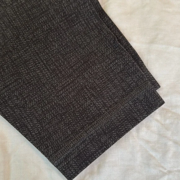 NWT Lululemon Athletica Align HR Pant 25" in DGDC dark grey. Size 4. - Picture 3 of 4